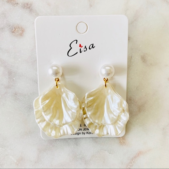 Beachy Seashell Dangle Statement Earrings White - Picture 3 of 4